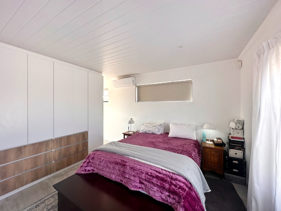 5 Bedroom Property for Sale in Fraaiuitsig Western Cape